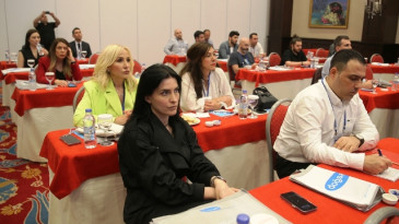 Mardin’de Damar Cerrahisinde Gri Alanlar Toplantısı düzenlendi