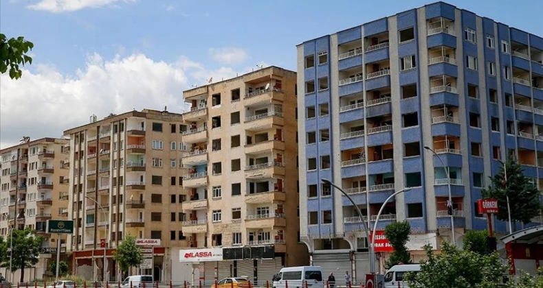 Diyarbakır’da depremde ağır hasar gören 400 binanın yıkımına başlanacak