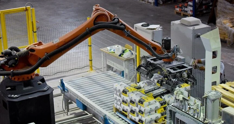 Irak’ın en teknolojik fabrikasında inşaat malzemelerinin üretimi robotlara emanet