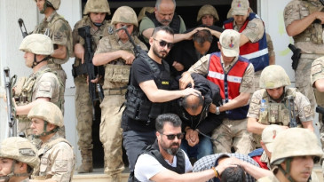 jandarma kıyafeti giyip Irak uyruklu kişileri yağmalayan 6 kişi gözaltına alındı