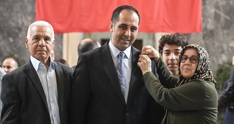 Milletvekilleri kayıt yaptırıyor