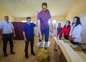 Mardin’de yaşayan 2 metre 51 santimetre boyuyla “dünyanın en uzun