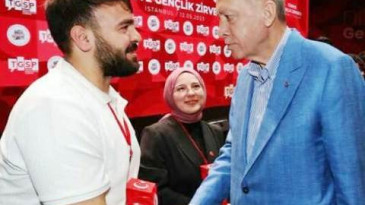 Artuklu Üniversitesi Öğrencisine Yılın Gönüllülük Ödülü