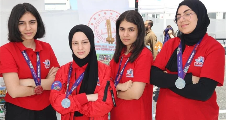 Diyarbakırlı kız öğrenciler hazırladıkları turizm projesiyle TEKNOFEST’te ikinci oldu