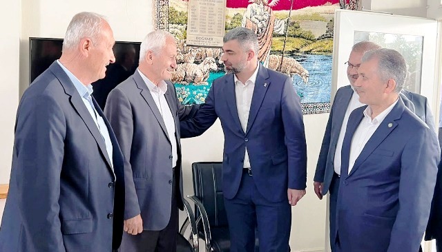 AK Parti Milletvekili adayı Kılıç Zahireci esnafıyla buluştu