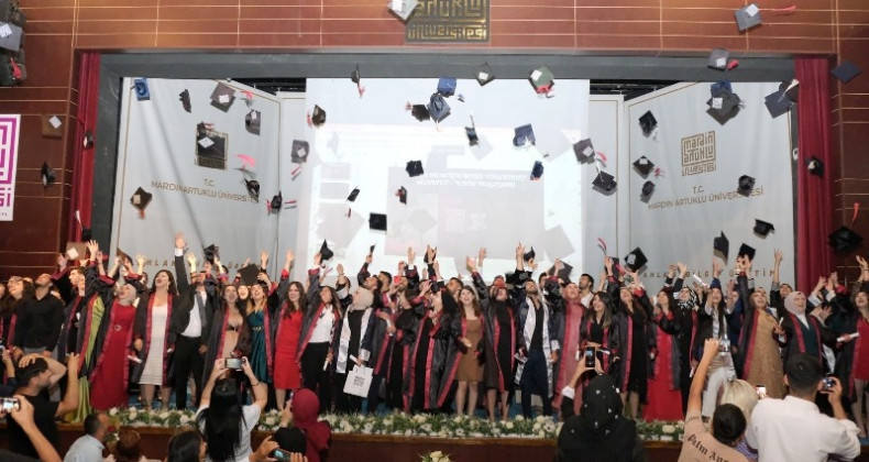 Mardin Artuklu Üniversitesinde Mezuniyet Coşkusu