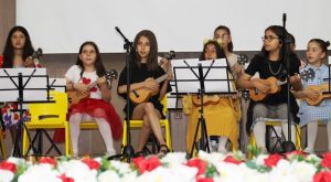 Midyat ilçesinde minik kursiyerler gösteri sundu. Midyat Belediyesi Kültür ve