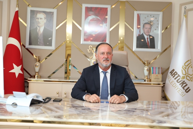 ARTUKLU Belediye Başkanı Mehmet Tatlıdede, Kurban Bayramı dolayısı ile bir