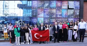 Gençlik kampına katılacak gençleri İstanbul’a uğurlayan Mardin Valisi ve Büyükşehir