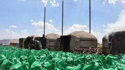 Şırnak’ta fırınlarda üretilen mangal kömürü Irak’tan da talep görüyor