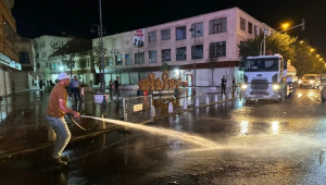 MİDYAT Belediyesi gece yarılarına kadar cadde ve sokak temizliği hizmetini