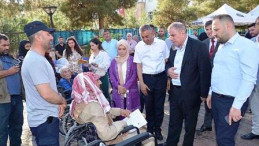 Özel bireylere tekerlekli sandalye desteği