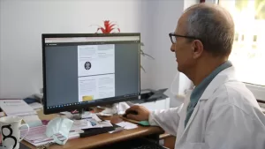 Türk Dermatoloji Derneği Başkanı Prof. Dr. Ertan Yılmaz, sıcak havalarda