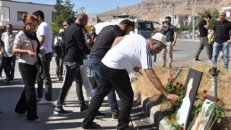 Derik’teki feci trafik kazalarında hayatını kaybeden 21 kişi anıldı