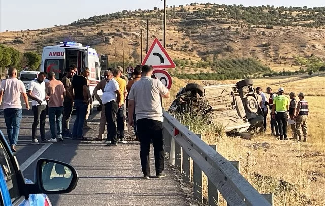 Hafif ticari araç devrildi: 1 kişi öldü
