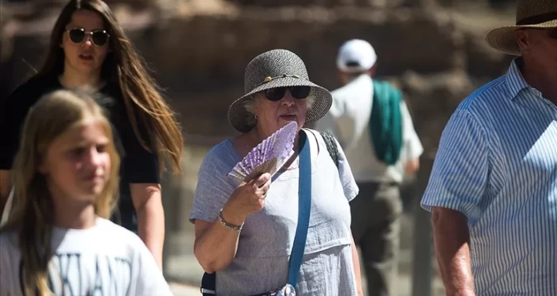 Küçük çocuklarda ve yaşlılarda sıcak çarpma riski artıyor