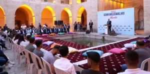 Sağlık Bakanı Fahrettin Koca, Kasımiye Medresesi’nde gençlerle bir araya geldi,