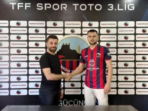 Trabzonspor’da bir dönem forma giyen, 26 yaşındaki santrafor mevkiinde oynayan