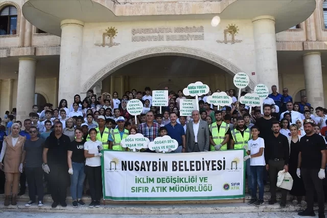 Nusaybin’de “Dünya Temizlik Günü” dolayısıyla temizlik kampanyası başlatıldı. Temizlik İşleri