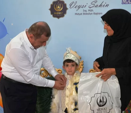 Midyat’ta Geleneksel Sünnet Şöleni düzenlendi. Midyat Belediyesi Geleneksel Sünnet Şöleni,