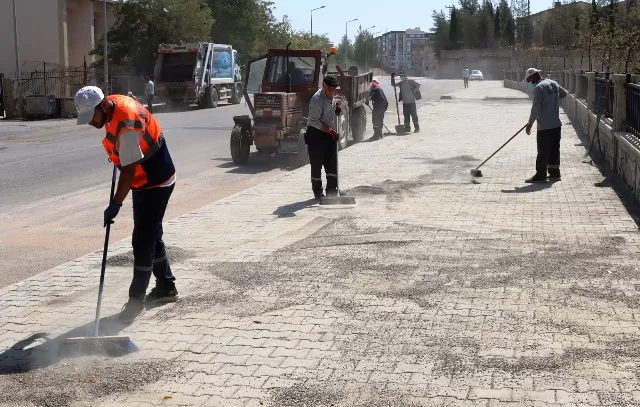 Midyat Belediyesi Temizlik İşleri Müdürlüğü ekipleri, ilçe genelinde sürdürdüğü temizlik