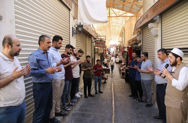 Asırlık çarşılar her pazartesi dua ile açılıyor