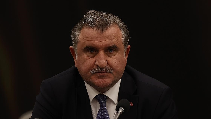 Gençlik ve Spor Bakanı Osman Aşkın Bak, bakanlık yurtlarında istihdam