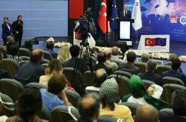 Üniversite Öğrencilerine Burs İmkanı