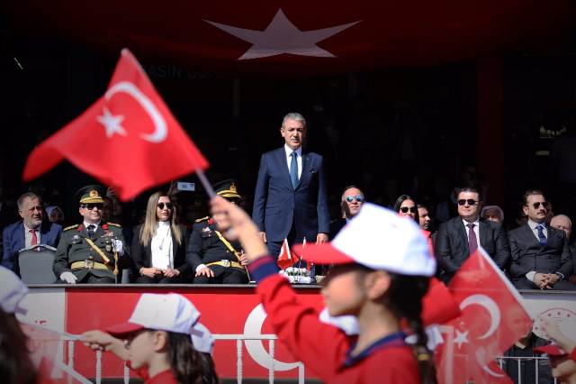 Mardin Valiliği Makamında Vali Tuncay Akkoyun, Vali Yardımcıları, Askeri Erkan,