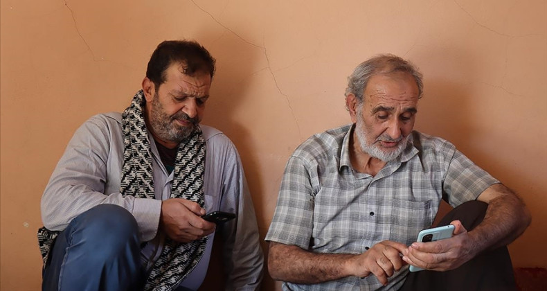 Gazze’deki yakınlarından haber alamayan Filistinliler endişeli