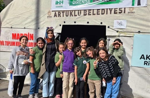 Öğrencilerden Filistin’e yardım