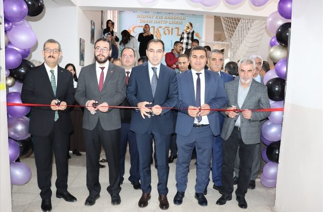 Midyat’ta Şehit Öğretmen Emir Topal Kütüphanesi açıldı