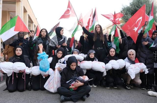 MAÜ’lü Öğrencilerden Katliamı Durdurun Çağrısı