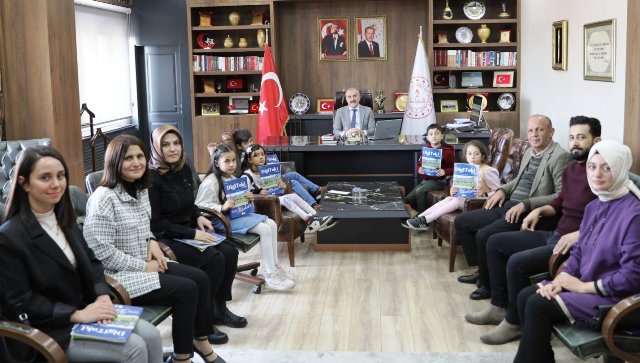 Kızıltepe TOKİ İlkokulu Öğretmen ve Öğrencileri İl Müdürü Demir’e Ziyaret