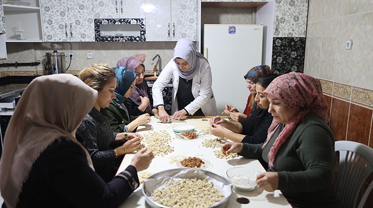 Depremde yakınlarını kaybeden kadınlar mesleki kurslarla hayata tutunuyor