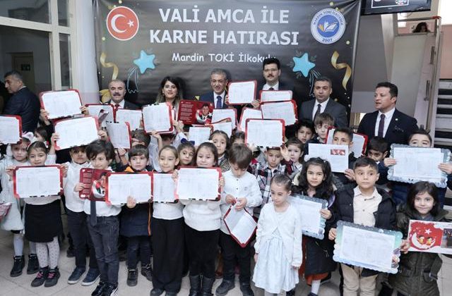 Öğrencilerin karne heyecanı