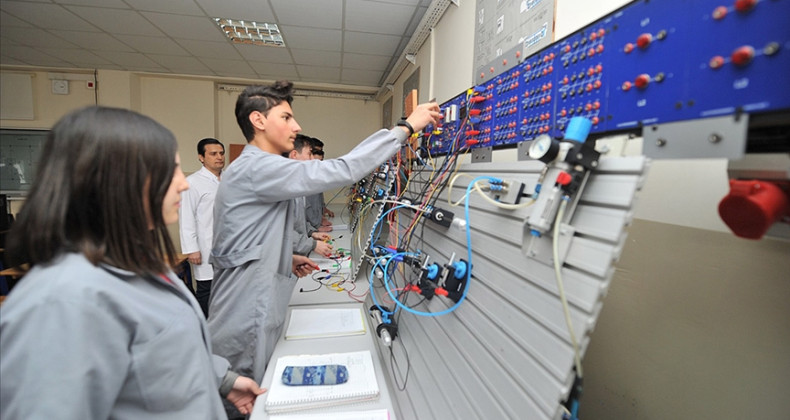 9’uncu sınıf öğrencilerine burs imkanı