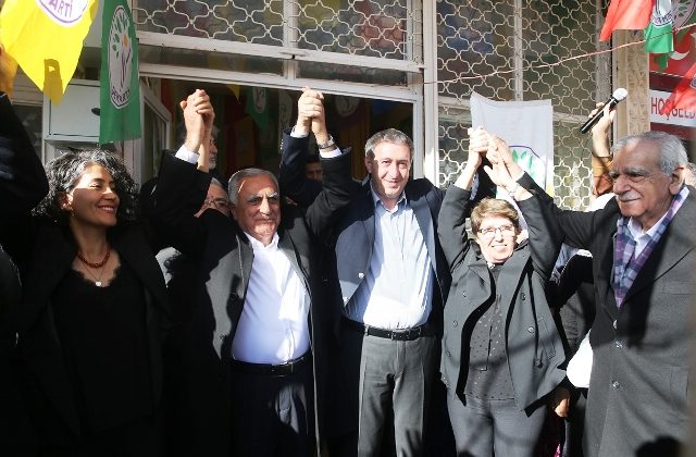 DEM Parti Eş Genel Başkanı Bakırhan, Mardin’de halk buluşmalarına katıldı