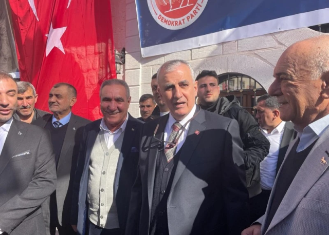 Midyat İlçesinde uzun süredir adaylığını açıklaması beklenen Şeyhmus Nasıroğlu, Demokrat