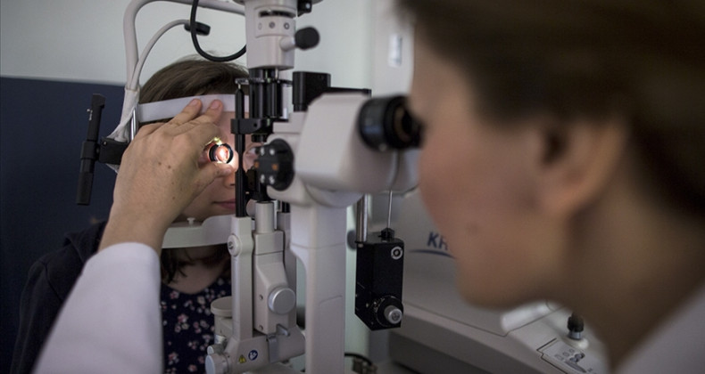 Körlüğe yol açan glokoma karşı “göz tansiyonunu ölçtürün” uyarısı