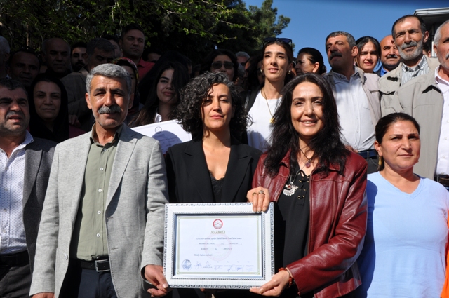 &nbsp; DEM Parti’den Artuklu Belediye Başkanı seçilen Mehmet Ali Amak,