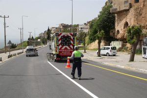 Mardin Büyükşehir Belediyesi, Yeniyol Caddesi’ne asfalt seriminin ardından yol güvenliği