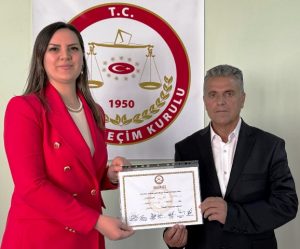Midyat ilçesinde 54 yaşındaki Murat Başar, 6 bin seçmeni bulunan