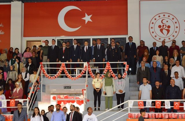 Savur’da 23 Nisan Ulusal Egemenlik ve Çocuk Bayramı kutlandı