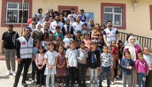 Mardin’de, Genç İyilik ve Deniz Feneri’nin katkılarıyla öğrencilere tablet hediye