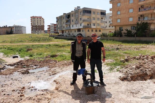 Midyat ilçesinin Bağlar Mahallesinde açılan sondaj kuyusuyla su sorunu giderildi.