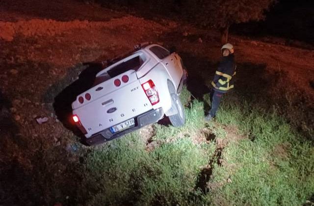 Devrilen pikaptaki 1’i çocuk 3 kişi yaralandı