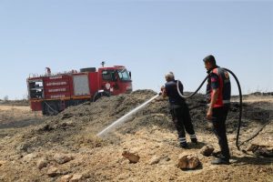 Mardin Büyükşehir Belediyesi, Diyarbakır’ın Çınar ilçesinde çıkan ve rüzgarın etkisiyle