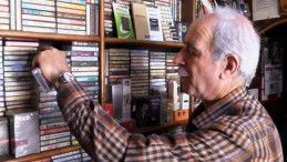 Tarihi çarşıda 44 yıldır kaset satıyor