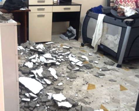 Evin tavanı kısmen çöktü: anne ve oğlu yaralandı